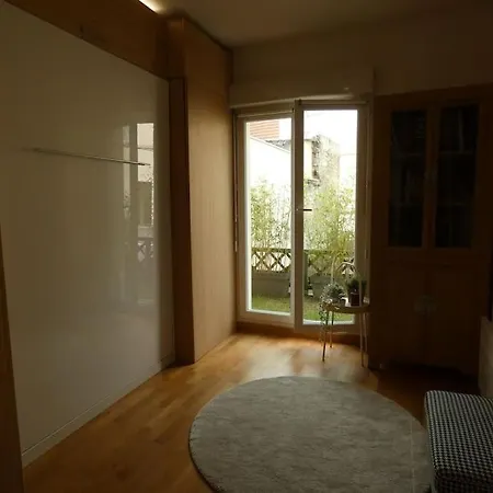 公寓 Accueillant Et Pratique, Proche De Chantilly Et Du Parc Asterix