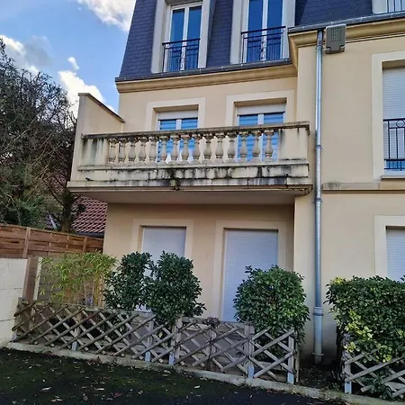 Accueillant Et Pratique, Proche De Chantilly Et Du Parc Asterix