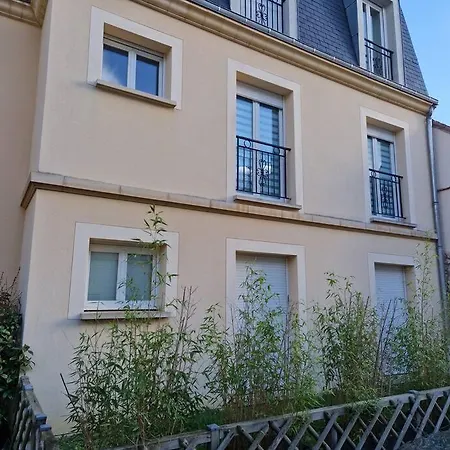 Accueillant Et Pratique, Proche De Chantilly Et Du Parc Asterix Apartment Lamorlaye
