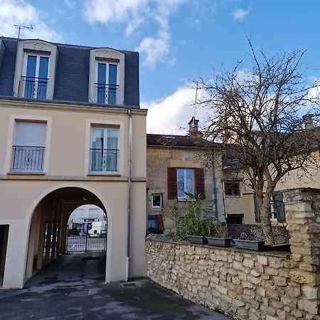 Accueillant Et Pratique, Proche De Chantilly Et Du Parc Asterix
